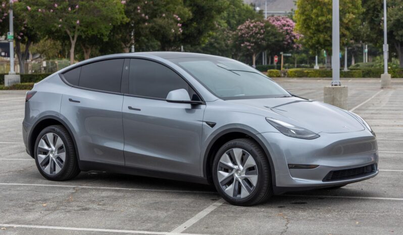 								2024 Tesla Model Y Long Range AWD full									