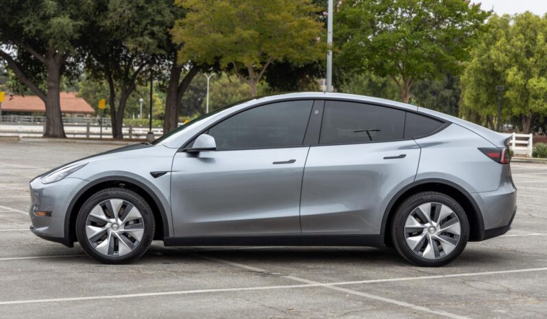 								2024 Tesla Model Y Long Range AWD full									