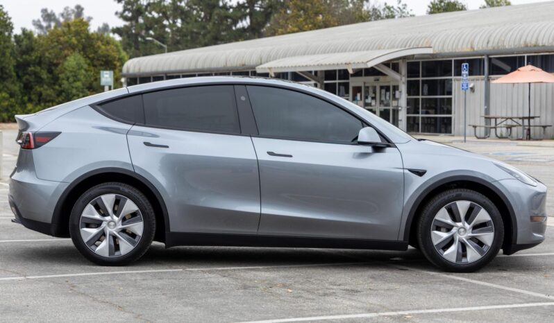 								2024 Tesla Model Y Long Range AWD full									