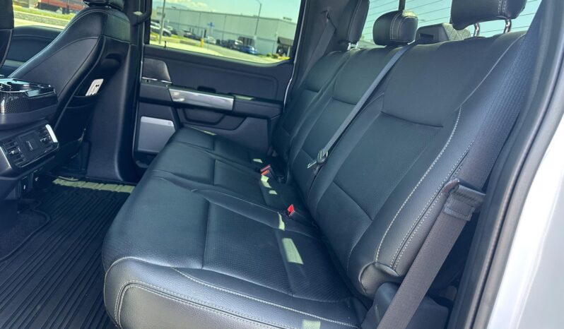 								2022 Ford F-150 XLT 4×4 SuperCrew Black Ops full									