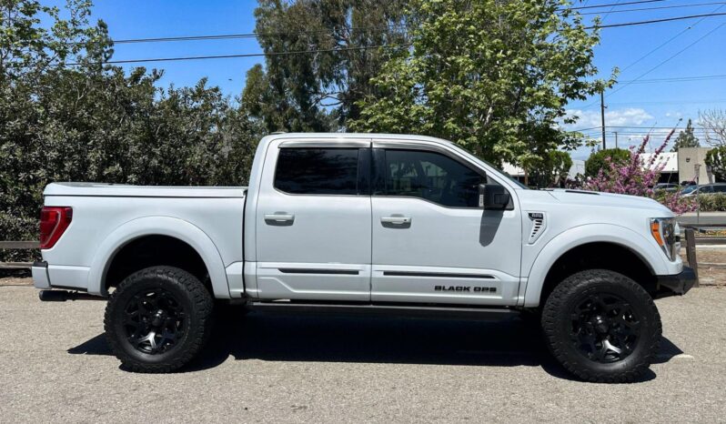 								2022 Ford F-150 XLT 4×4 SuperCrew Black Ops full									