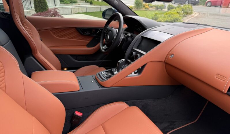 								2023 Jaguar F-Type R Coupe full									