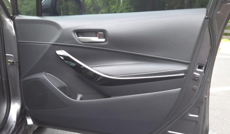 								2022 Toyota Corolla Hatchback XSE full									