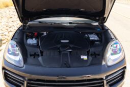 										2023 Porsche Cayenne Platinum Edition full									