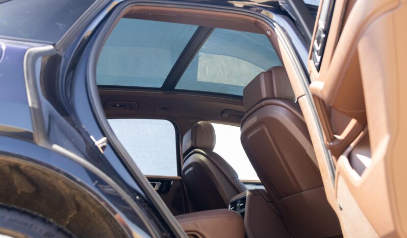 								2023 Porsche Cayenne Platinum Edition full									