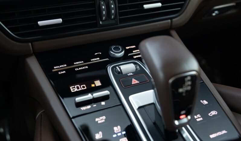 								2023 Porsche Cayenne Platinum Edition full									