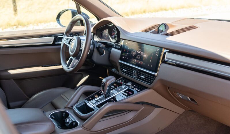 								2023 Porsche Cayenne Platinum Edition full									