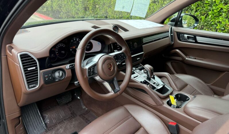 								2023 Porsche Cayenne Platinum Edition full									