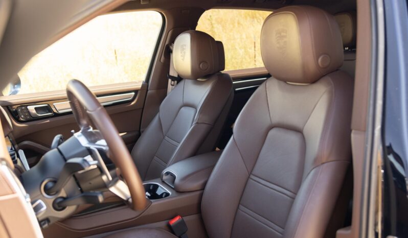 								2023 Porsche Cayenne Platinum Edition full									