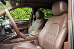 										2023 Porsche Cayenne Platinum Edition full									