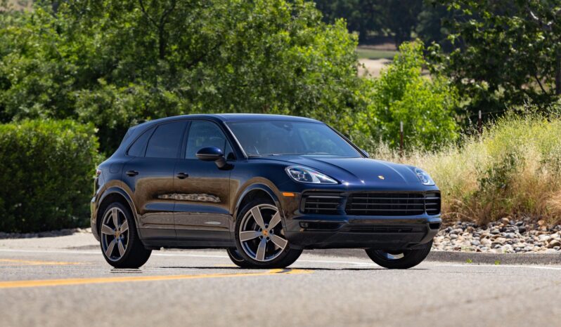 								2023 Porsche Cayenne Platinum Edition full									
