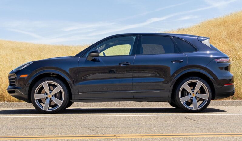 								2023 Porsche Cayenne Platinum Edition full									