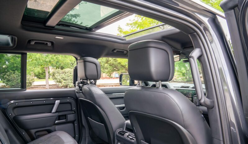 								2023 Land Rover Defender 110 V8 full									