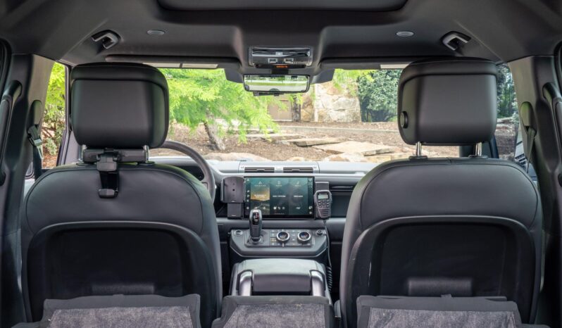 								2023 Land Rover Defender 110 V8 full									