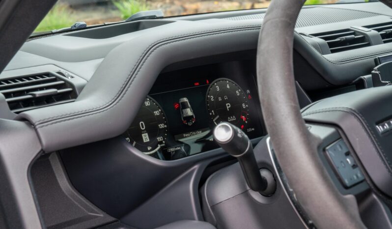 								2023 Land Rover Defender 110 V8 full									