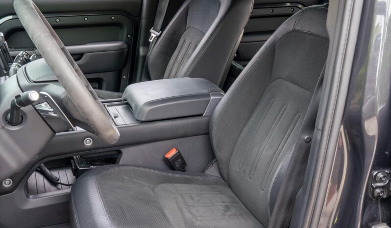 								2023 Land Rover Defender 110 V8 full									