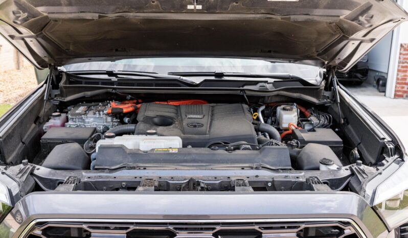 								2023 Toyota Sequoia Platinum 4×4 full									