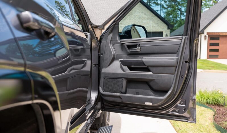 								2023 Toyota Sequoia Platinum 4×4 full									