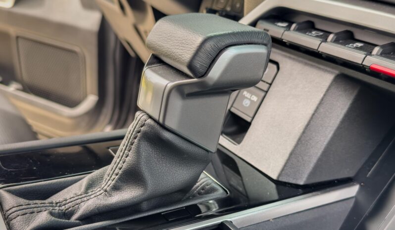 								2023 Toyota Sequoia Platinum 4×4 full									