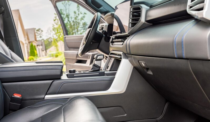 								2023 Toyota Sequoia Platinum 4×4 full									