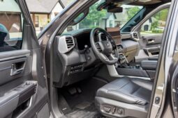 										2023 Toyota Sequoia Platinum 4×4 full									