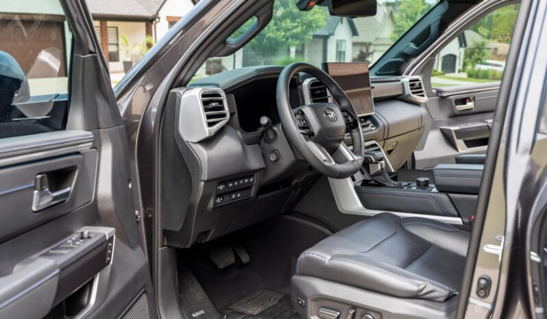 								2023 Toyota Sequoia Platinum 4×4 full									