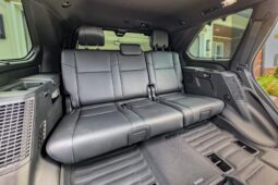 										2023 Toyota Sequoia Platinum 4×4 full									