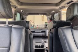 										2023 Toyota Sequoia Platinum 4×4 full									