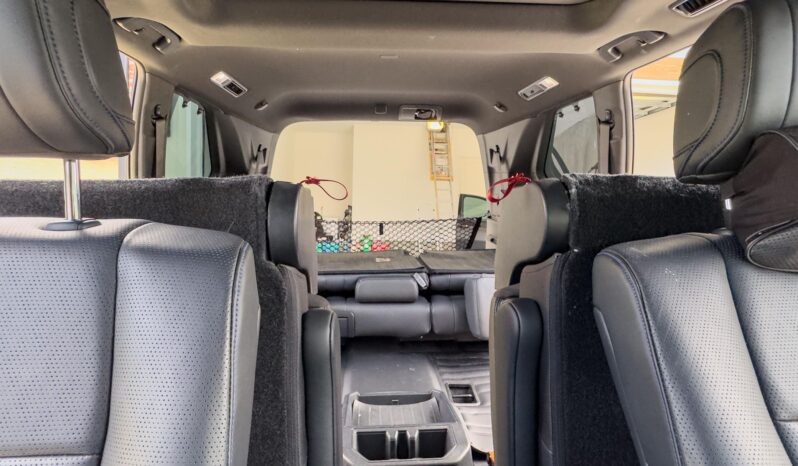 								2023 Toyota Sequoia Platinum 4×4 full									