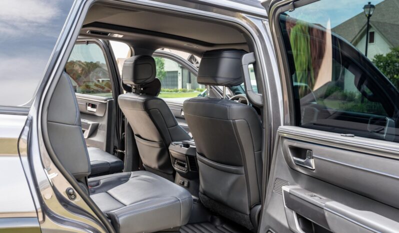 								2023 Toyota Sequoia Platinum 4×4 full									