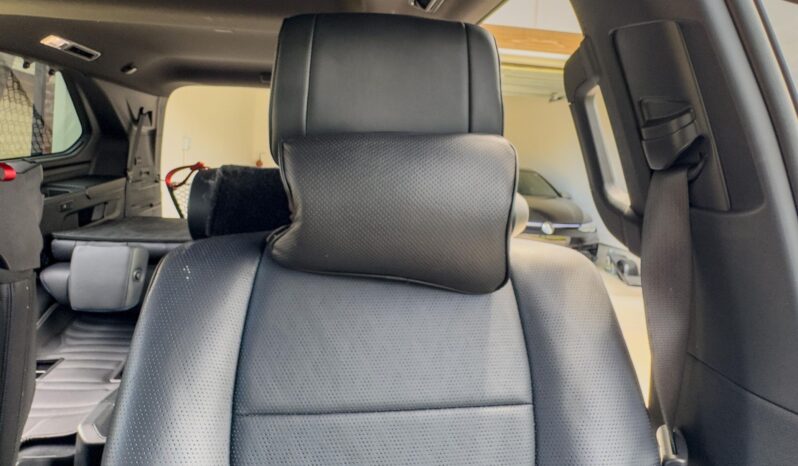 								2023 Toyota Sequoia Platinum 4×4 full									