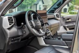 										2023 Toyota Sequoia Platinum 4×4 full									