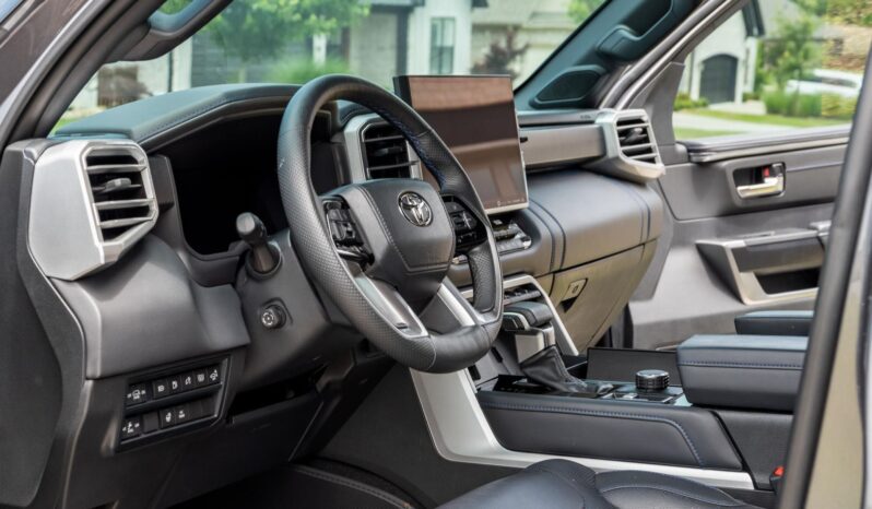 								2023 Toyota Sequoia Platinum 4×4 full									