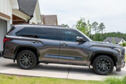 										2023 Toyota Sequoia Platinum 4×4 full									