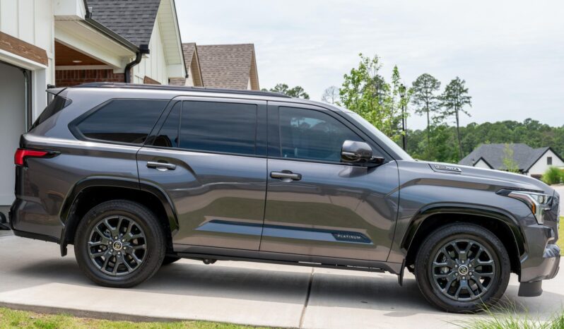 								2023 Toyota Sequoia Platinum 4×4 full									