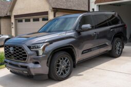 										2023 Toyota Sequoia Platinum 4×4 full									