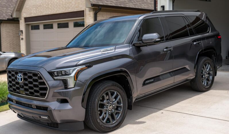 								2023 Toyota Sequoia Platinum 4×4 full									