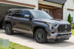 										2023 Toyota Sequoia Platinum 4×4 full									
