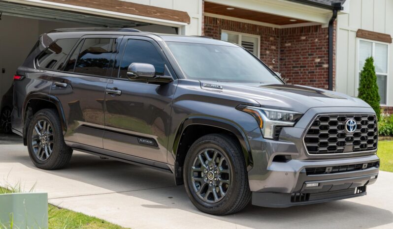 								2023 Toyota Sequoia Platinum 4×4 full									