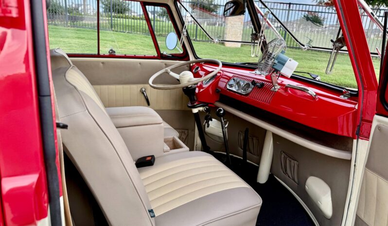 								1974 Volkswagen Type 2 Kombi 15-Window full									