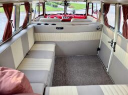 										1974 Volkswagen Type 2 Kombi 15-Window full									