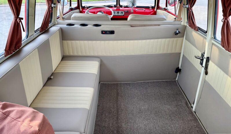 								1974 Volkswagen Type 2 Kombi 15-Window full									