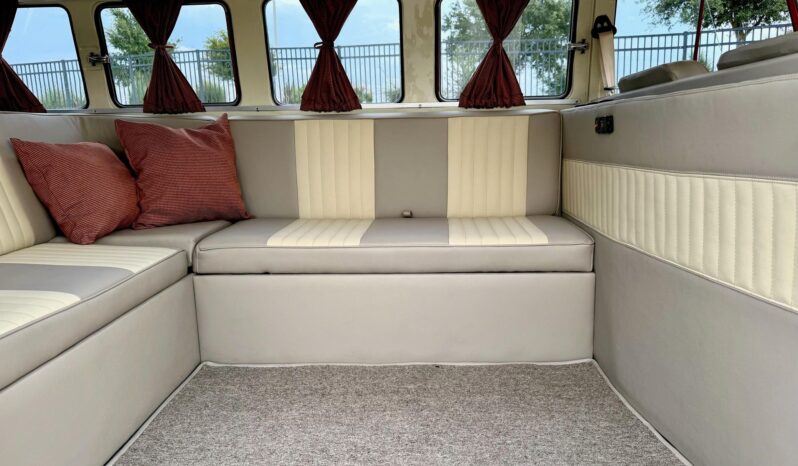 								1974 Volkswagen Type 2 Kombi 15-Window full									