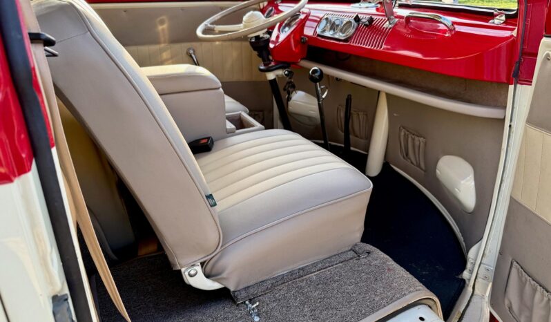 								1974 Volkswagen Type 2 Kombi 15-Window full									