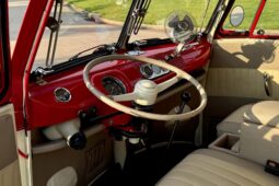 										1974 Volkswagen Type 2 Kombi 15-Window full									