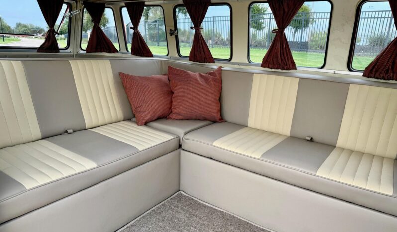 								1974 Volkswagen Type 2 Kombi 15-Window full									