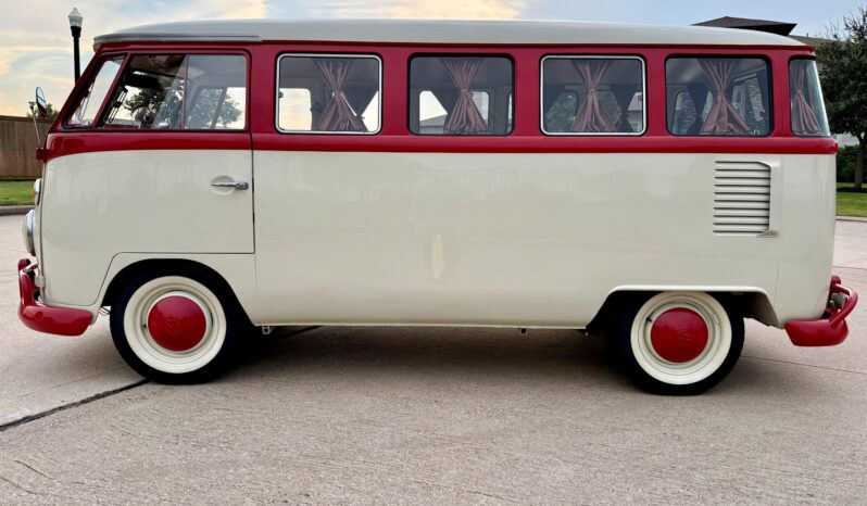 								1974 Volkswagen Type 2 Kombi 15-Window full									
