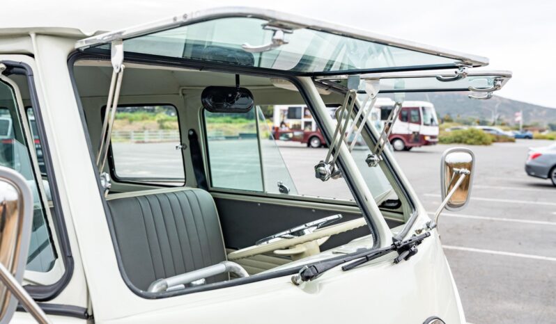 								1960 Volkswagen Type 2 11-Window Bus full									