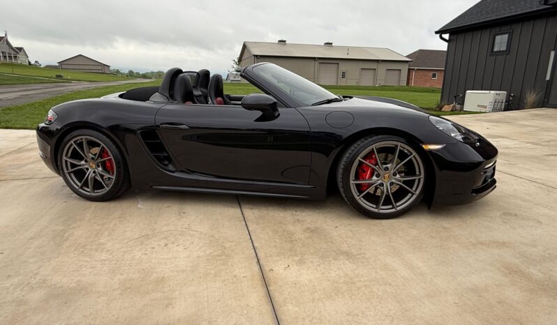 								2022 Porsche 718 Boxster S full									