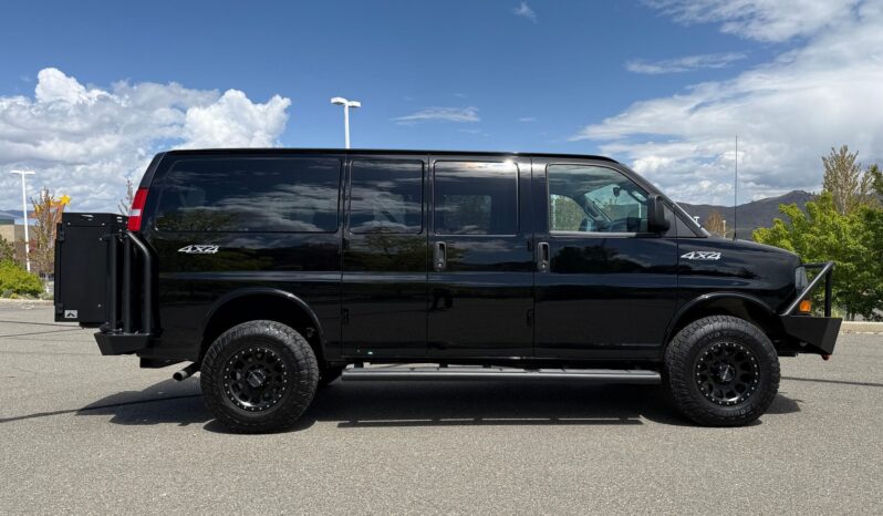 								2024 GMC Savana LT 3500 full									